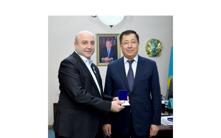 İlhami Yazıcı’ya Kazakistan’dan Dostluk Nişanı